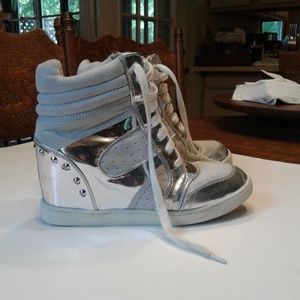 #41 Rock and Candy by Zigi Hightop Wedge w Studs